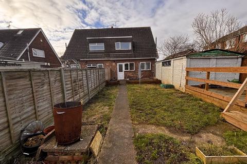 3 bedroom semi-detached house to rent, Hawthorn Avenue, Canterbury