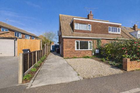 3 bedroom semi-detached house to rent, Hawthorn Avenue, Canterbury