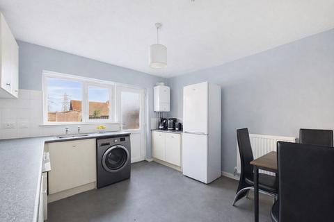 3 bedroom semi-detached house to rent, Hawthorn Avenue, Canterbury