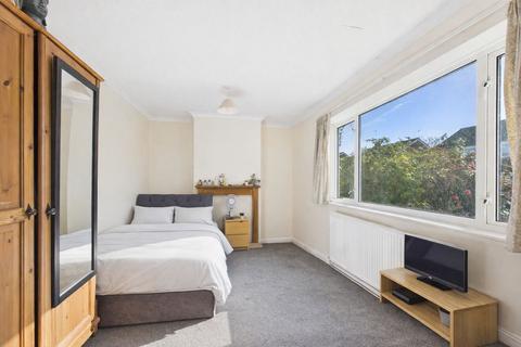 3 bedroom semi-detached house to rent, Hawthorn Avenue, Canterbury