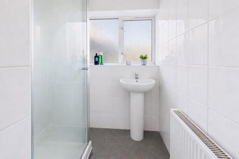 3 bedroom semi-detached house to rent, Hawthorn Avenue, Canterbury