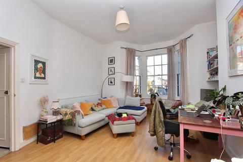 2 bedroom flat to rent, Lordship Road, London N16