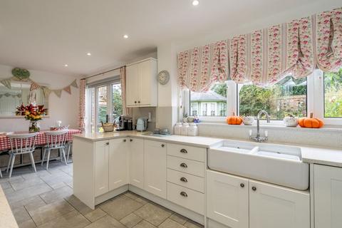 4 bedroom detached house for sale, Worcester Road, Chichester