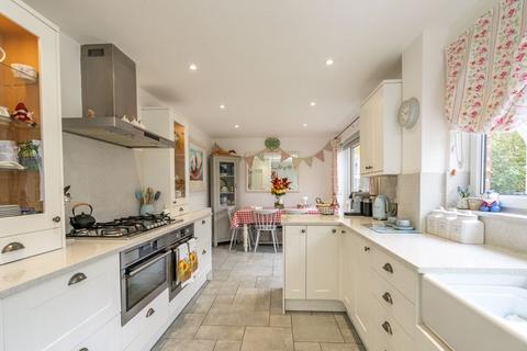 4 bedroom detached house for sale, Worcester Road, Chichester