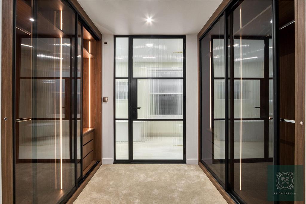 Wardobe Suite