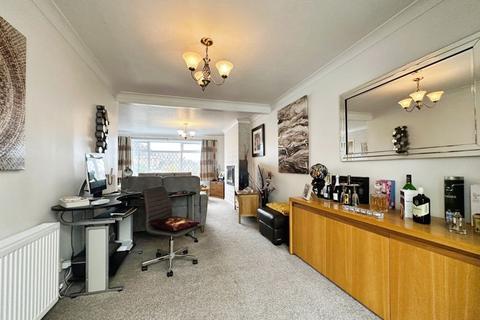 6 Buckingham Drive, Bury, BL8 2DH