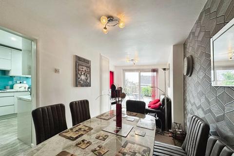 6 Buckingham Drive, Bury, BL8 2DH