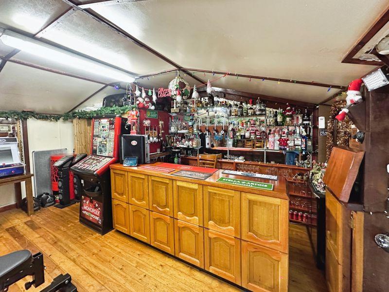 Garage/Bar