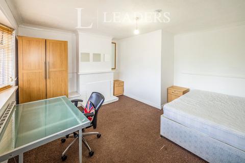 7 bedroom semi-detached house to rent, Westlea Road, CV31