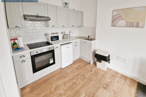 2 bedroom apartment to rent, Ninian Road, Roath