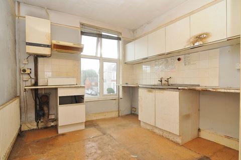 1 bedroom apartment for sale, Milehouse Road, Plymouth. NOW UNDER OFFER !! One Bedroom First Floor Flat in Need of Full Refurbishement.