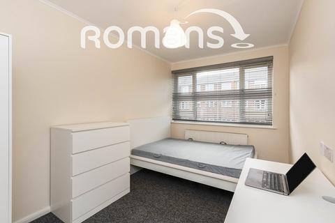 1 bedroom in a house share to rent, Dollis Drive, Farnham