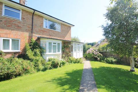 2 bedroom flat to rent, Chesham Close