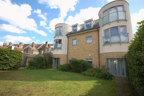 2 bedroom apartment for sale, Harwoods Road, Watford WD18