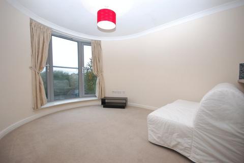 2 bedroom apartment for sale, Harwoods Road, Watford WD18