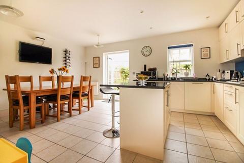 22 Heatherlea Grove, Worcester Park, KT4 8GB