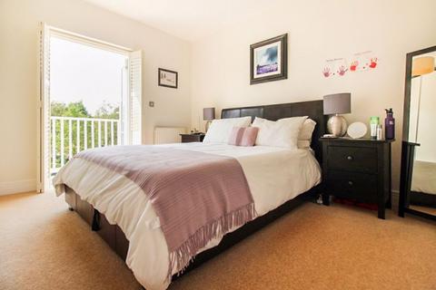 22 Heatherlea Grove, Worcester Park, KT4 8GB