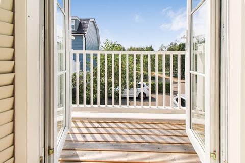 22 Heatherlea Grove, Worcester Park, KT4 8GB