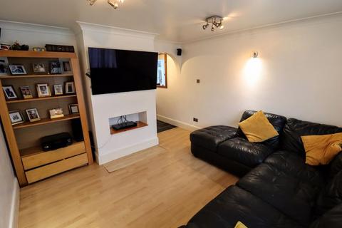 3 bedroom end of terrace house for sale, Kennet Drive, Bletchley, Milton Keynes