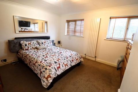 3 bedroom end of terrace house for sale, Kennet Drive, Bletchley, Milton Keynes