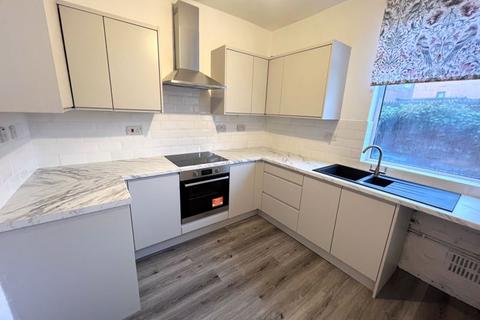 3 bedroom terraced house to rent, Wellington Terrace, Salford