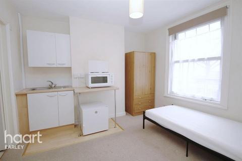 Studio to rent, Howard Street, Reading