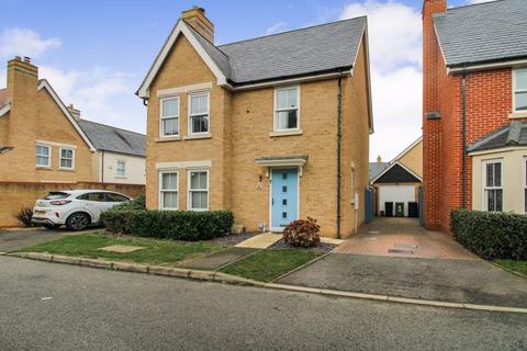 3 bedroom detached house for sale, Maunder Avenue, Biggleswade SG18