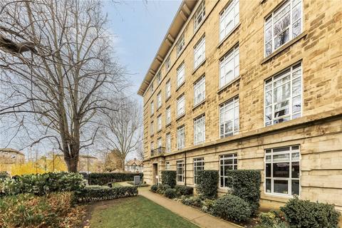 3 bedroom apartment to rent, London W3