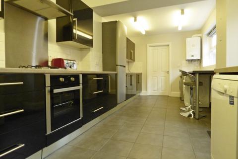 3 bedroom end of terrace house to rent, Wolverhampton Road, Cannock, WS11