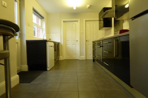 3 bedroom end of terrace house to rent, Wolverhampton Road, Cannock, WS11