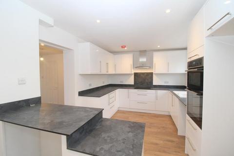 4 bedroom end of terrace house for sale, Ravenbank Road, Putteridge, Luton, Bedfordshire, LU2 8EJ