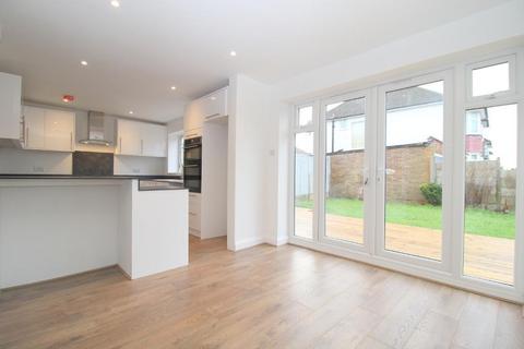 4 bedroom end of terrace house for sale, Ravenbank Road, Putteridge, Luton, Bedfordshire, LU2 8EJ