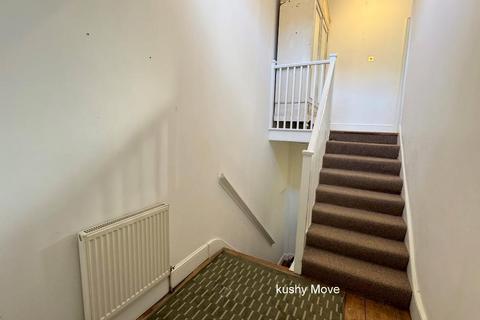 2 bedroom maisonette to rent, Saltoun Road, London, SW2 1EN