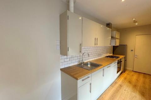 3 bedroom flat to rent, Dalyell Roadoad, London, SW9 9QR