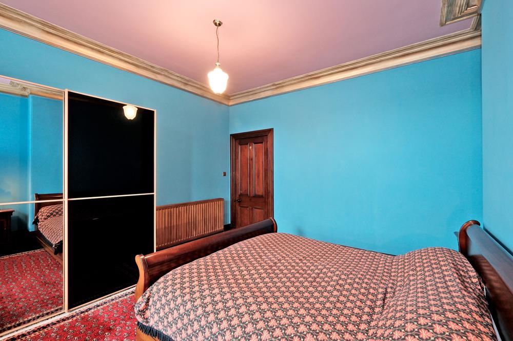 Bedroom 1 photo 3