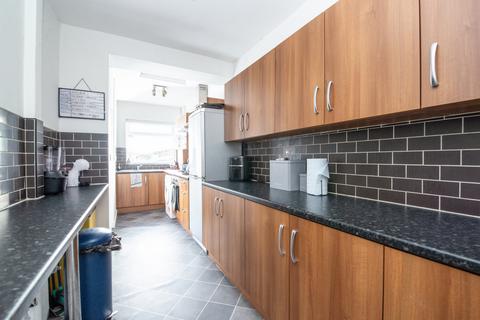 3 bedroom townhouse for sale, Priestthorpe Road, Bingley, West Yorkshire, BD16