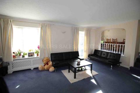 2 bedroom apartment to rent, Brook Parade, Chigwell IG7