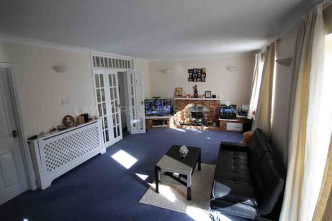 2 bedroom apartment to rent, Brook Parade, Chigwell IG7