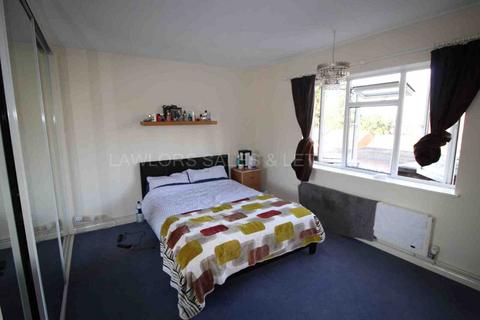 2 bedroom apartment to rent, Brook Parade, Chigwell IG7