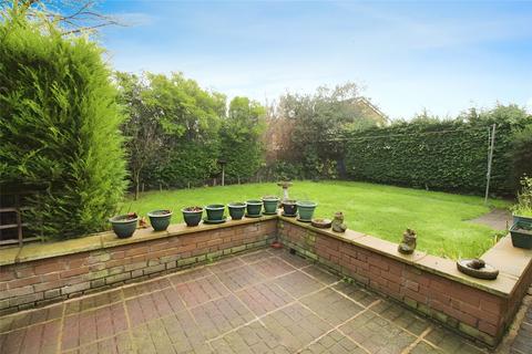 4 bedroom bungalow to rent, Churchfield Road, Kent DA16