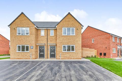 3 bedroom semi-detached house to rent, Brewing Close, Staffordshire DE14