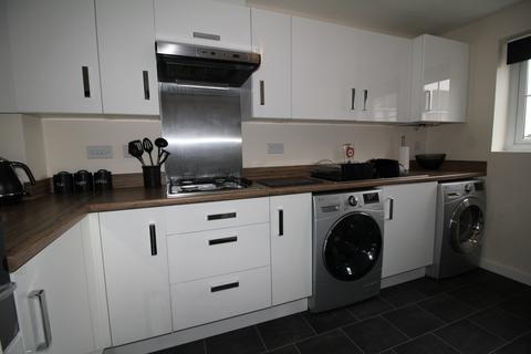 3 bedroom terraced house to rent, Wenlock Drive, Nottingham NG15