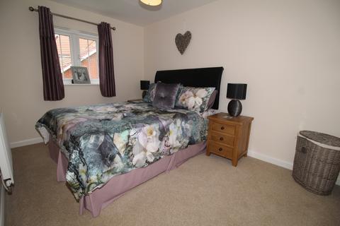 3 bedroom terraced house to rent, Wenlock Drive, Nottingham NG15