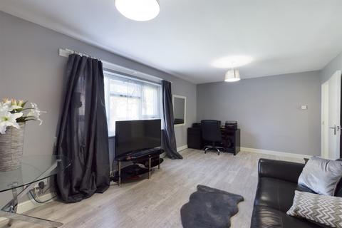 3 bedroom flat to rent, South Oval, Northampton NN5