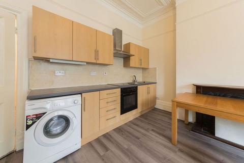 2 bedroom ground floor flat to rent, N8