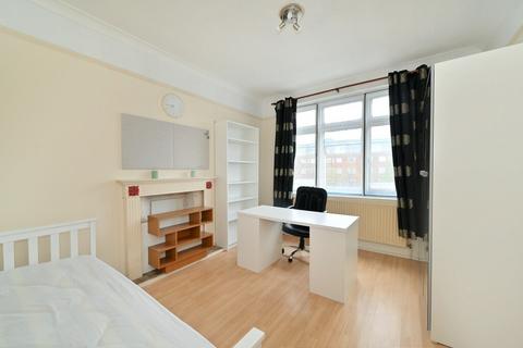 2 bedroom flat to rent, Talgarth Mansions, Barons Court, W14