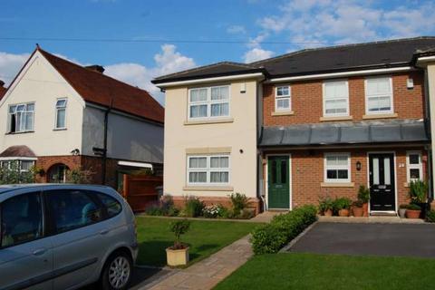 3 bedroom end of terrace house to rent, ADDLESTONE