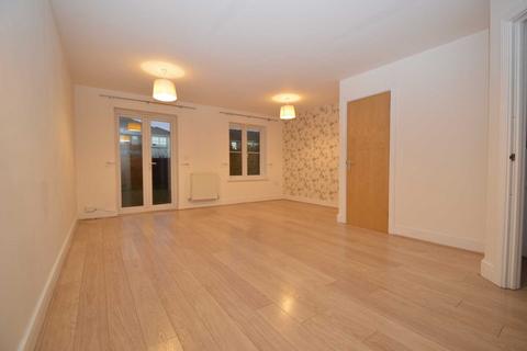 3 bedroom end of terrace house to rent, ADDLESTONE