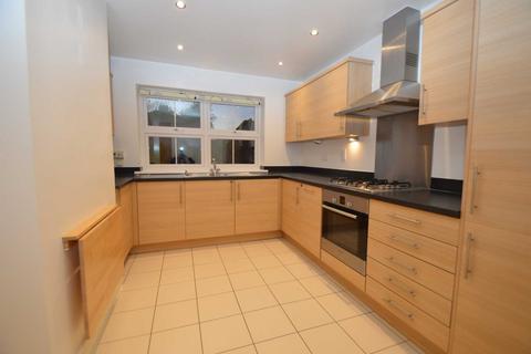 3 bedroom end of terrace house to rent, ADDLESTONE