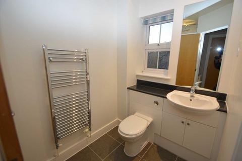 3 bedroom end of terrace house to rent, ADDLESTONE